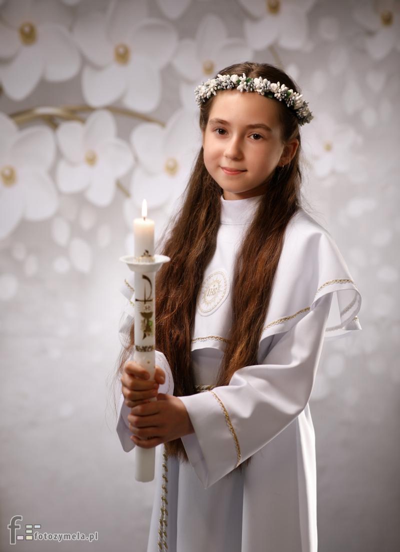 Delikatny portret dziewczynki ze świecą – studio fotograficzne Koszęcin