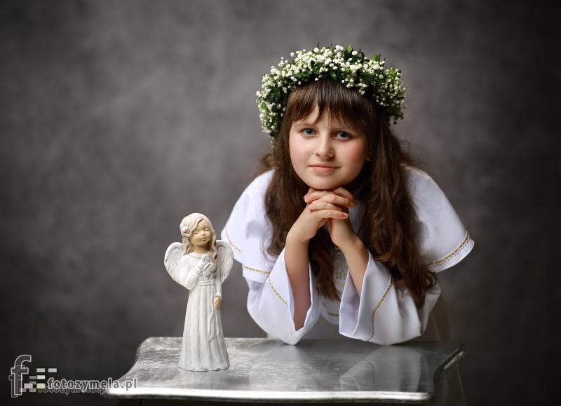 Portret dziecka w stroju komunijnym – fotograf Koszęcin